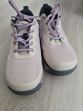 Bogs Women's Sneakers in Lavender and Black